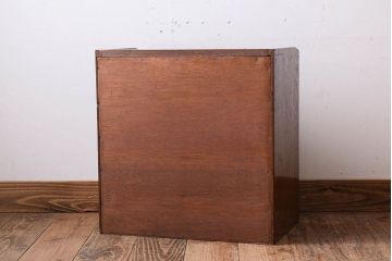 レトロ家具　昭和レトロ　古い木製の小ぶりなアンティーク縦型書類棚(カルテケース)(1)