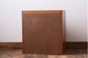レトロ家具　昭和レトロ　古い木製の小ぶりなアンティーク縦型書類棚(カルテケース)(3)