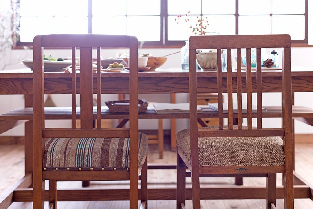 アンティーク家具　クッション座面　オーク材製のシンプルなアンティークチェア