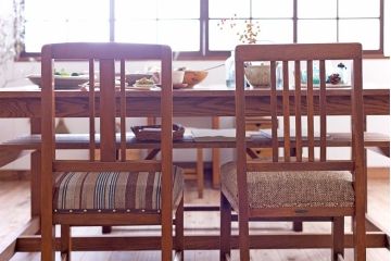 アンティーク家具　クッション座面　オーク材製のシンプルなアンティークチェア