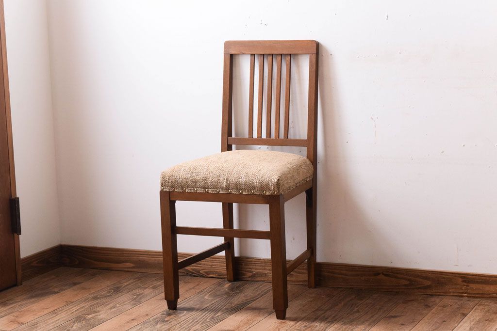 アンティーク家具　クッション座面　オーク材製のシンプルなアンティークチェア
