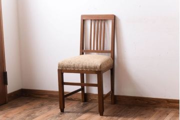 アンティーク家具　クッション座面　オーク材製のシンプルなアンティークチェア