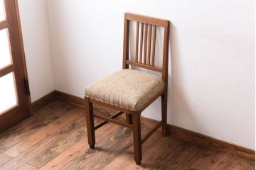 アンティーク家具　クッション座面　オーク材製のシンプルなアンティークチェア