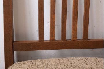 アンティーク家具　クッション座面　オーク材製のシンプルなアンティークチェア