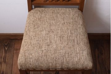 アンティーク家具　クッション座面　オーク材製のシンプルなアンティークチェア