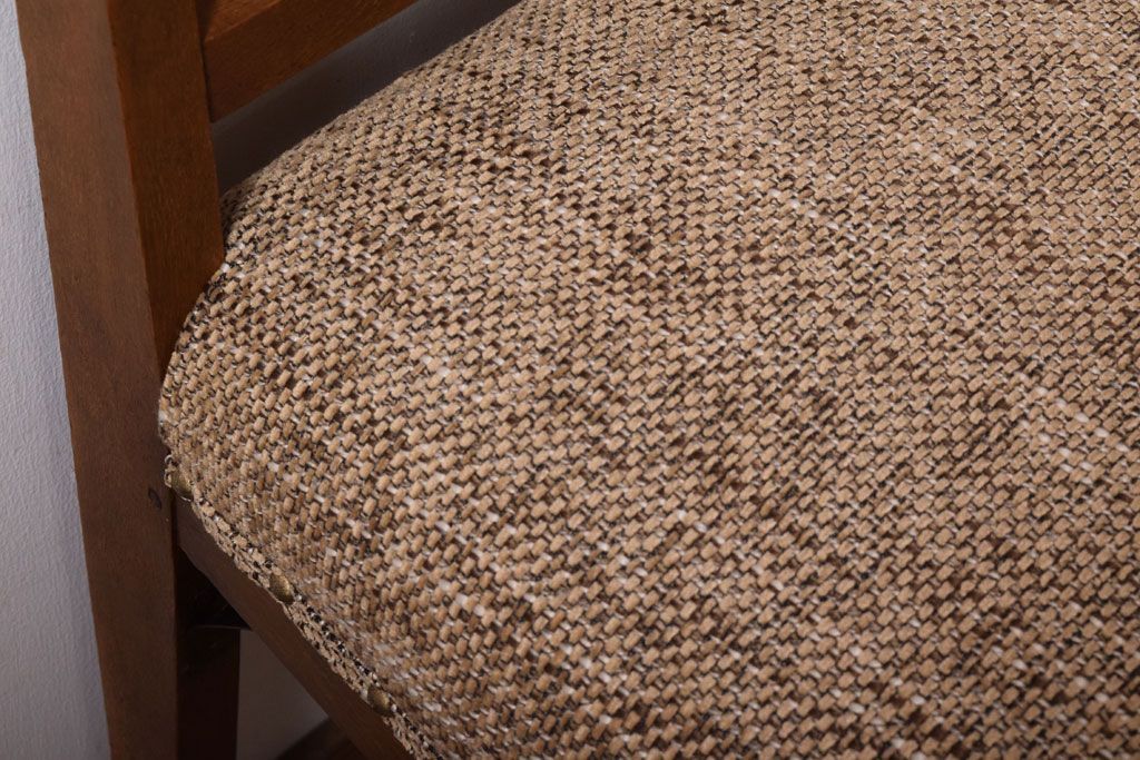 アンティーク家具　クッション座面　オーク材製のシンプルなアンティークチェア