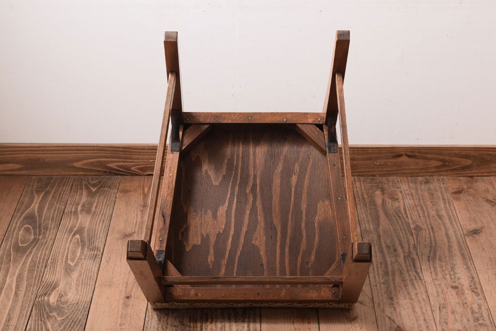 アンティーク家具　クッション座面　オーク材製のシンプルなアンティークチェア