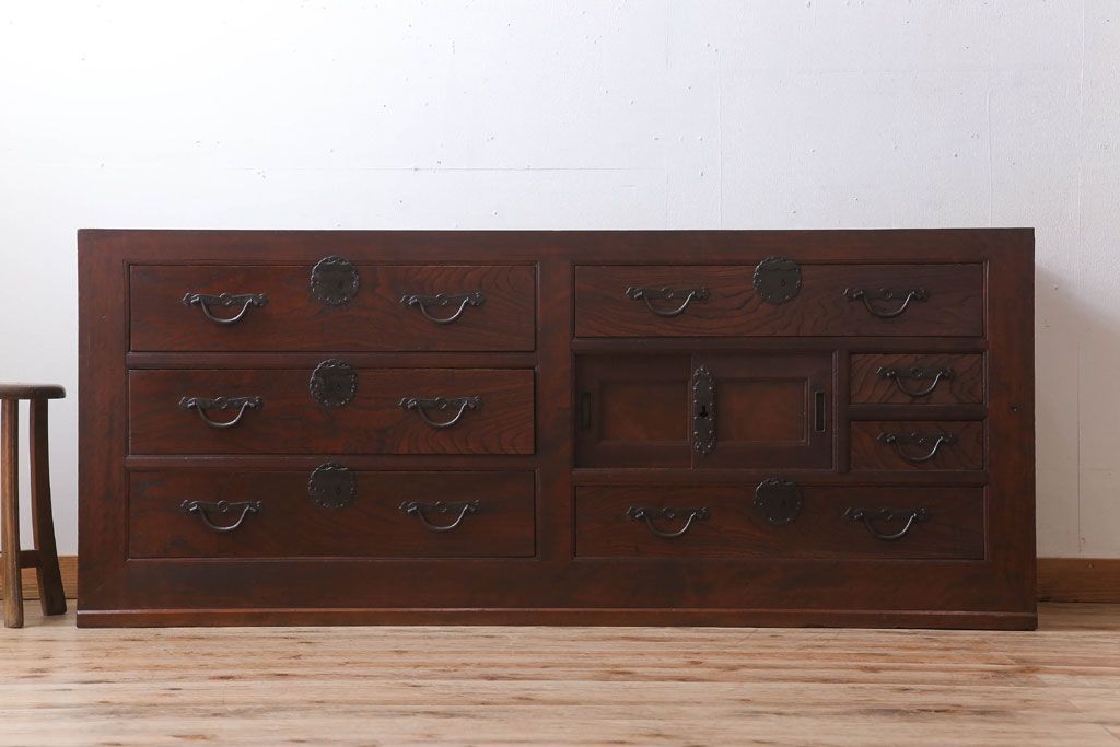 アンティーク家具　六尺　古民具・骨董　極太框の収納箪笥サイドボード(水屋箪笥・ローボード)