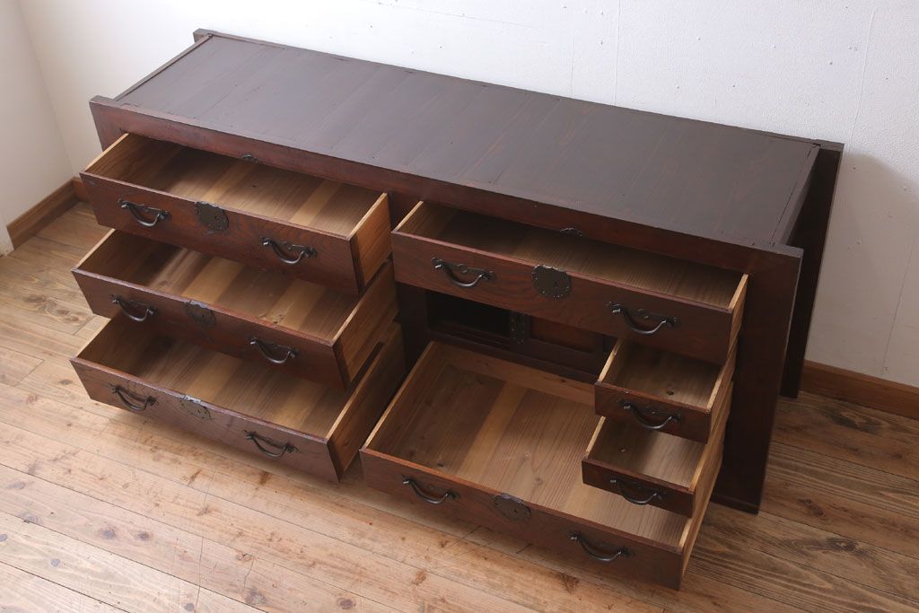 アンティーク家具　六尺　古民具・骨董　極太框の収納箪笥サイドボード(水屋箪笥・ローボード)