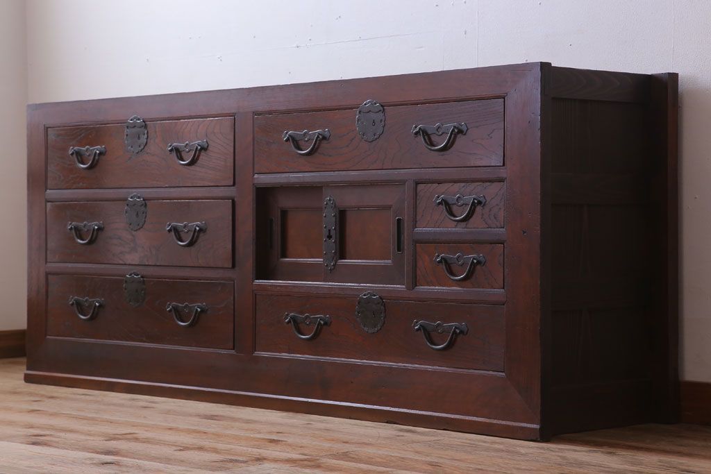 アンティーク家具　六尺　古民具・骨董　極太框の収納箪笥サイドボード(水屋箪笥・ローボード)