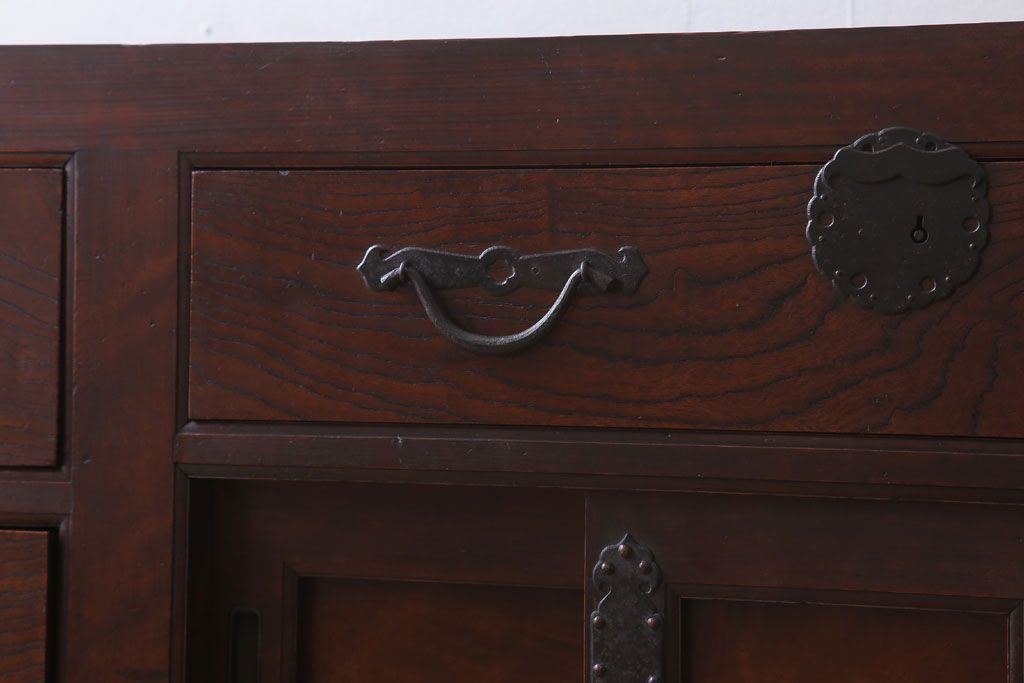 アンティーク家具　六尺　古民具・骨董　極太框の収納箪笥サイドボード(水屋箪笥・ローボード)