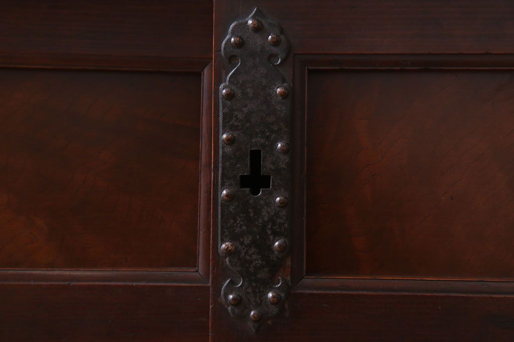 アンティーク家具　六尺　古民具・骨董　極太框の収納箪笥サイドボード(水屋箪笥・ローボード)