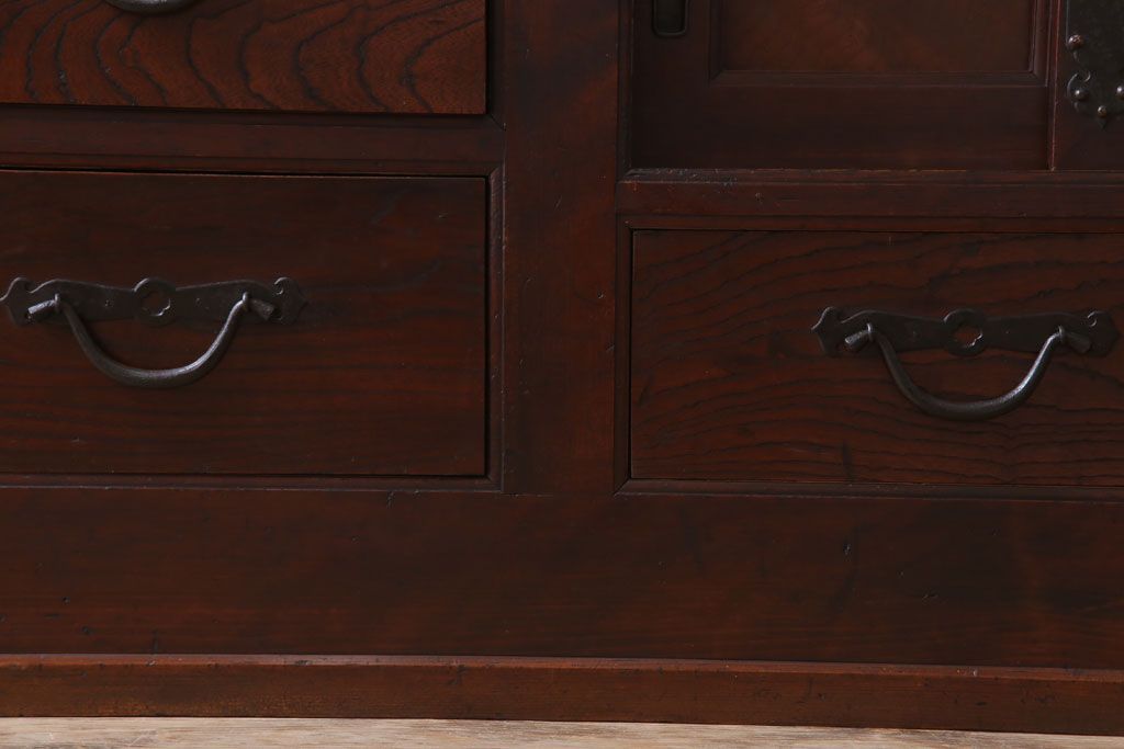 アンティーク家具　六尺　古民具・骨董　極太框の収納箪笥サイドボード(水屋箪笥・ローボード)