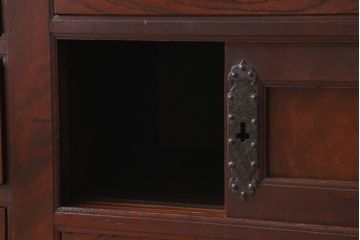 アンティーク家具　六尺　古民具・骨董　極太框の収納箪笥サイドボード(水屋箪笥・ローボード)