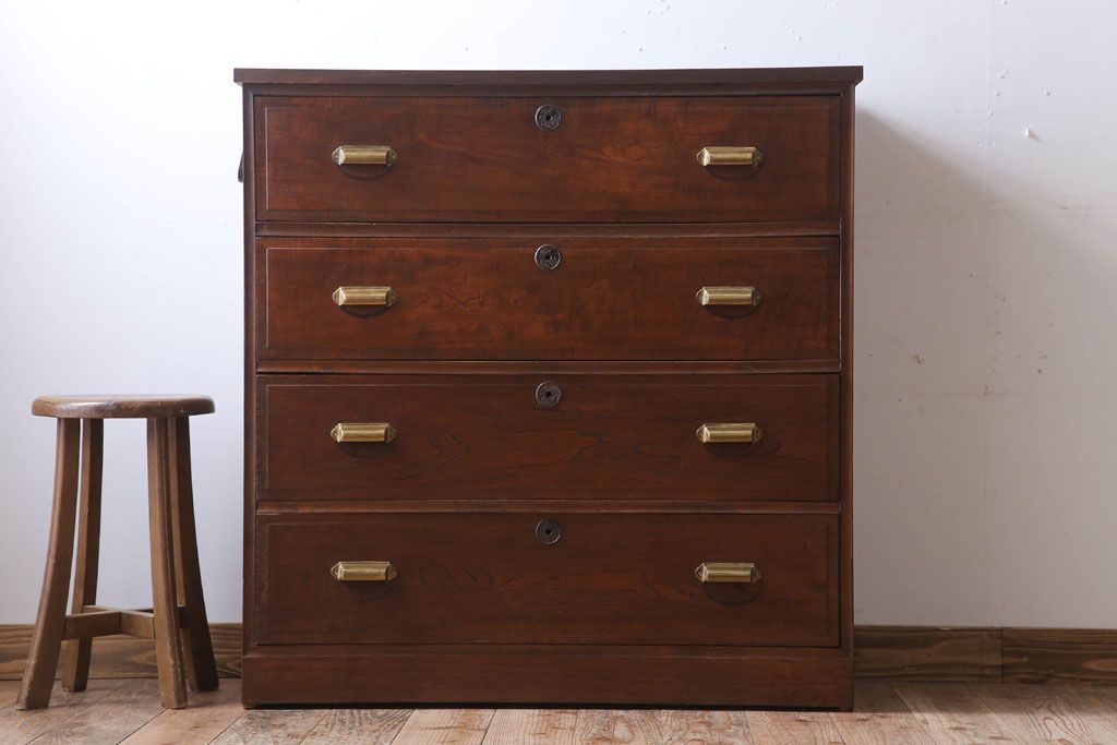 アンティーク家具　古い木製のシンプルなアンティークチェスト(衣装箪笥)