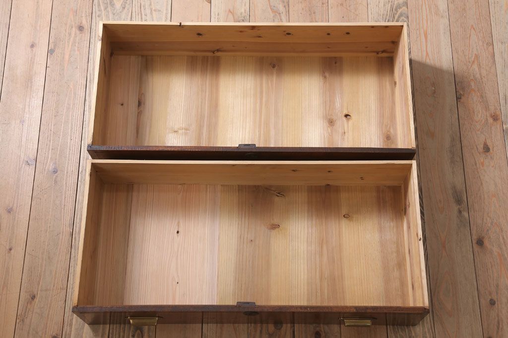 アンティーク家具　古い木製のシンプルなアンティークチェスト(衣装箪笥)