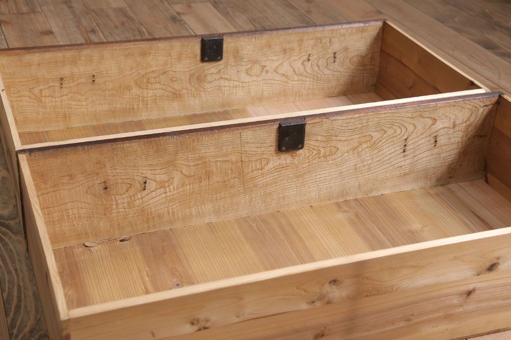 アンティーク家具　古い木製のシンプルなアンティークチェスト(衣装箪笥)