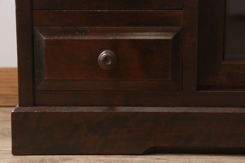 中古　北海道民芸家具　サイドボード(引き戸)(定価約29万円)