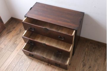 アンティーク家具　前面欅材　玉杢　丸金具　古い木製のシンプルなアンティーク衣装箪笥(チェスト)