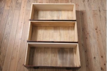 アンティーク家具　前面欅材　玉杢　丸金具　古い木製のシンプルなアンティーク衣装箪笥(チェスト)