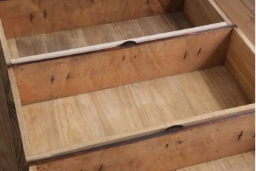 アンティーク家具　前面欅材　玉杢　丸金具　古い木製のシンプルなアンティーク衣装箪笥(チェスト)