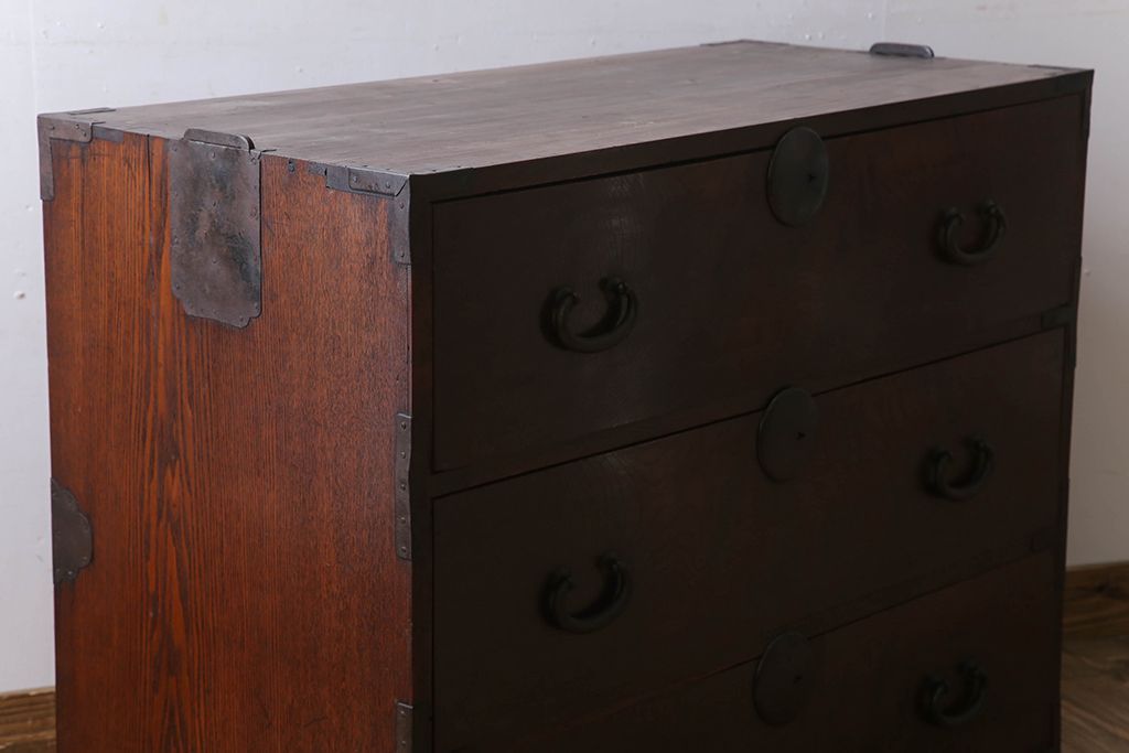 アンティーク家具　前面欅材　玉杢　丸金具　古い木製のシンプルなアンティーク衣装箪笥(チェスト)