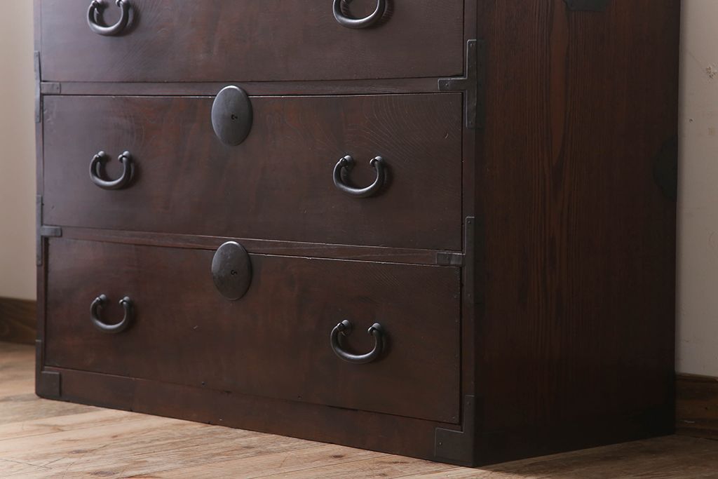 アンティーク家具　前面欅材　玉杢　丸金具　古い木製のシンプルなアンティーク衣装箪笥(チェスト)