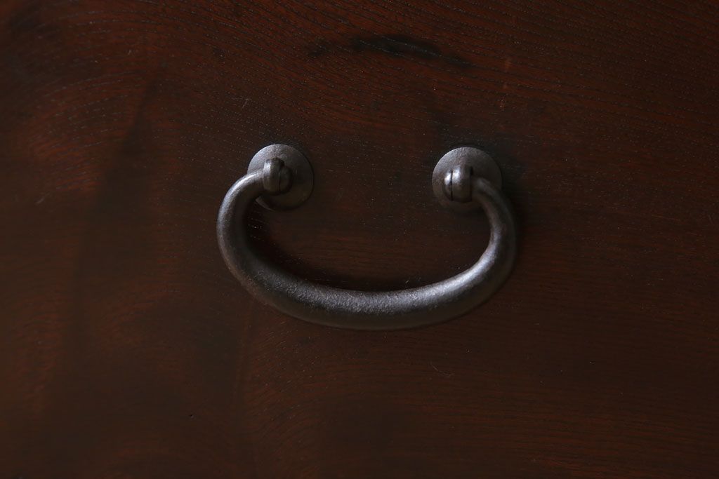 アンティーク家具　前面欅材　玉杢　丸金具　古い木製のシンプルなアンティーク衣装箪笥(チェスト)
