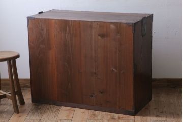 アンティーク家具　前面欅材　玉杢　丸金具　古い木製のシンプルなアンティーク衣装箪笥(チェスト)