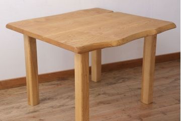 中古　栗材製!明るい木味のスクエアダイニングテーブル(定価約17万円)
