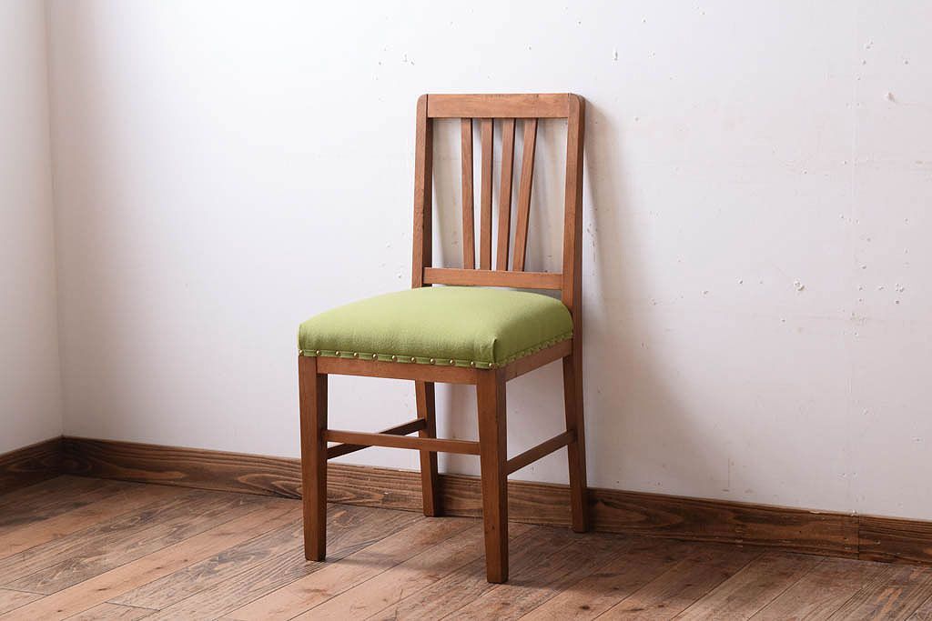 アンティーク家具　クッション座面　ブナ材製のシンプルなアンティークチェア