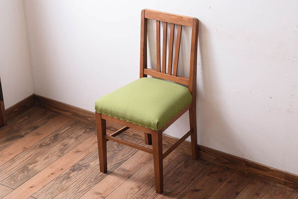 アンティーク家具　クッション座面　ブナ材製のシンプルなアンティークチェア