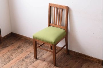 アンティーク家具　クッション座面　ブナ材製のシンプルなアンティークチェア