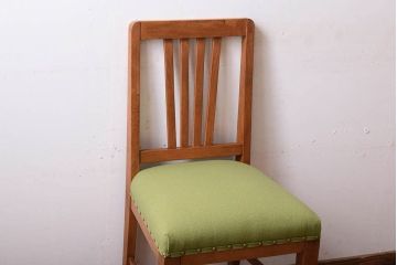 アンティーク家具　クッション座面　ブナ材製のシンプルなアンティークチェア