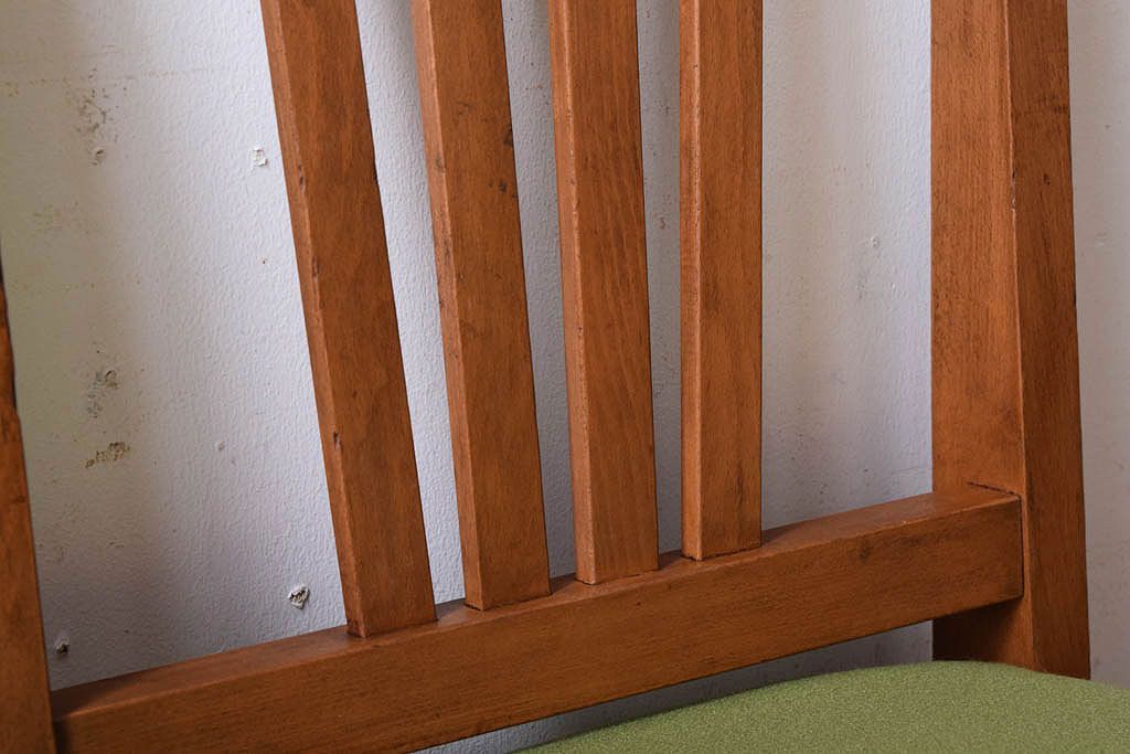 アンティーク家具　クッション座面　ブナ材製のシンプルなアンティークチェア