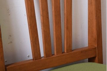 アンティーク家具　クッション座面　ブナ材製のシンプルなアンティークチェア