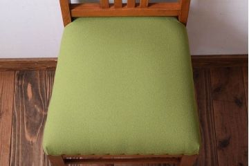 アンティーク家具　クッション座面　ブナ材製のシンプルなアンティークチェア