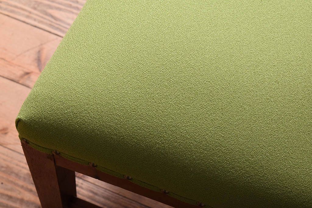 アンティーク家具　クッション座面　ブナ材製のシンプルなアンティークチェア