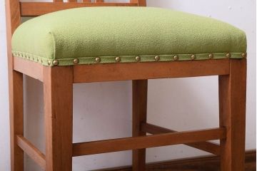 アンティーク家具　クッション座面　ブナ材製のシンプルなアンティークチェア