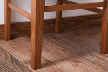 アンティーク家具　クッション座面　ブナ材製のシンプルなアンティークチェア