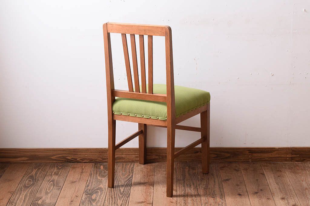 アンティーク家具　クッション座面　ブナ材製のシンプルなアンティークチェア