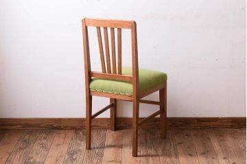 アンティーク家具　クッション座面　ブナ材製のシンプルなアンティークチェア