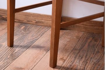 アンティーク家具　クッション座面　ブナ材製のシンプルなアンティークチェア