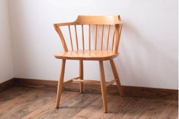 中古　飛騨産業　キツツキマーク　ダイニングチェア(ウィンザーアームチェア・キャプテンチェア)
