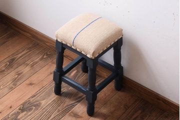 アンティーク家具　アンティークリネン座面!古い木製のクッション座面角スツール