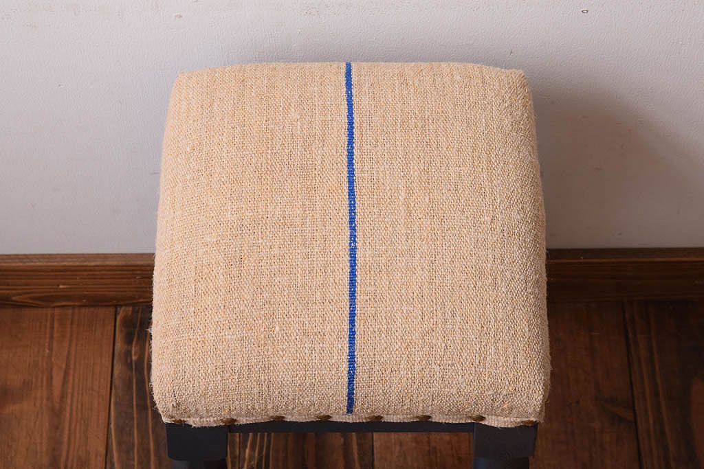 アンティーク家具　アンティークリネン座面!古い木製のクッション座面角スツール