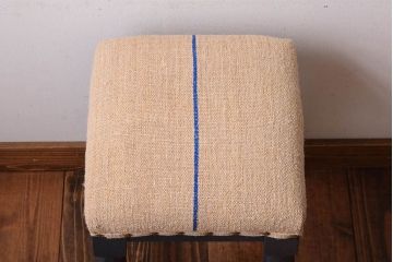アンティーク家具　アンティークリネン座面!古い木製のクッション座面角スツール