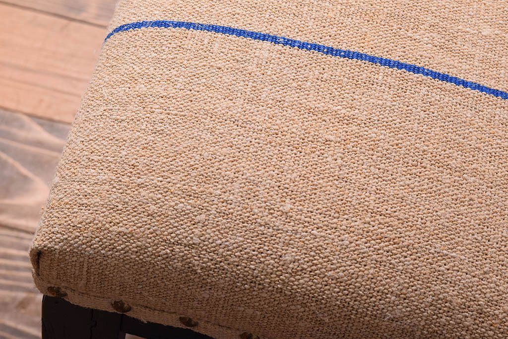 アンティーク家具　アンティークリネン座面!古い木製のクッション座面角スツール