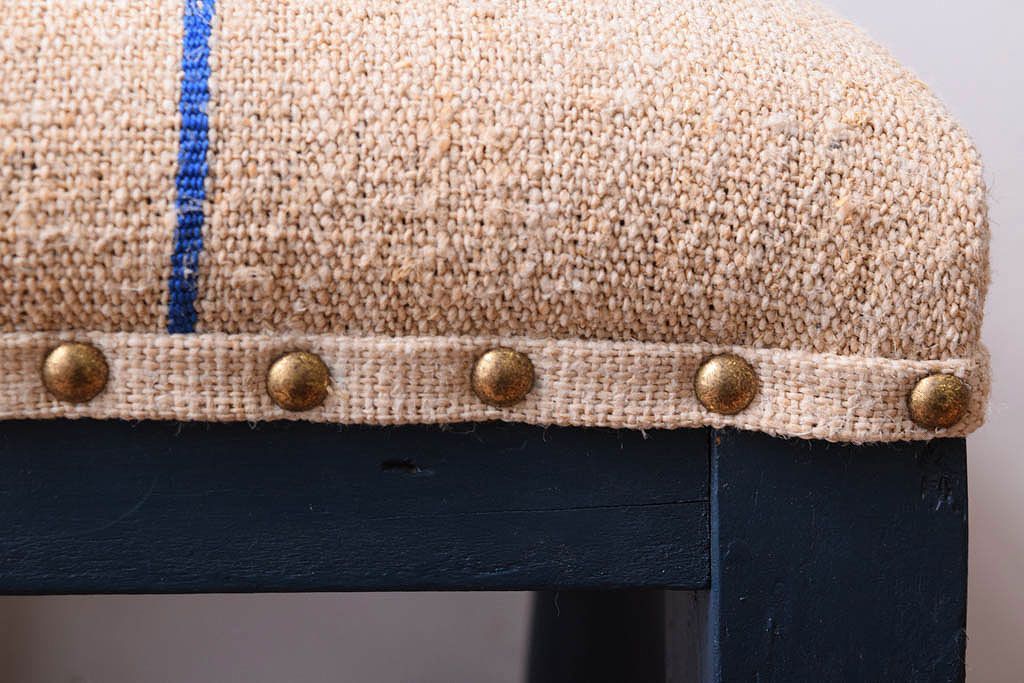 アンティーク家具　アンティークリネン座面!古い木製のクッション座面角スツール