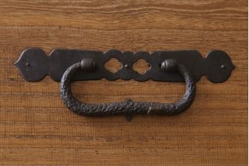 アンティーク家具　古民具・骨董　明治〜大正期　金具の意匠が優れた重ね衣装箪笥